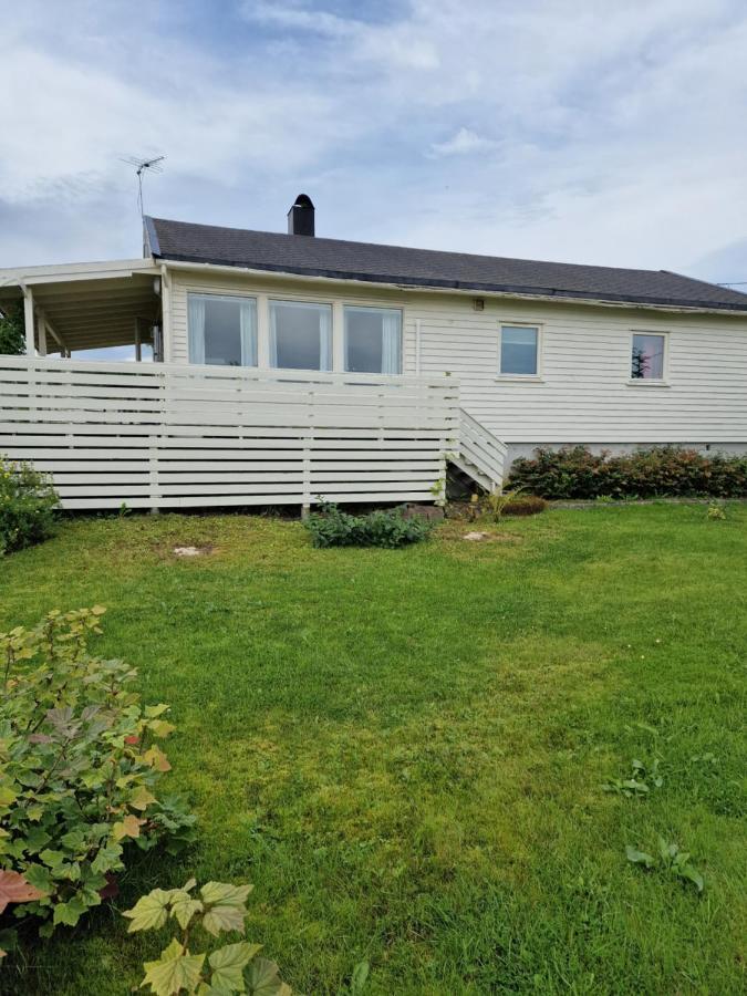 Warm And Cozy Cottage, Great Location Kvaloya Bagian luar foto