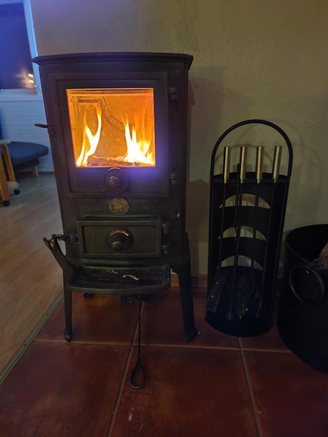 Warm And Cozy Cottage, Great Location Kvaloya Bagian luar foto